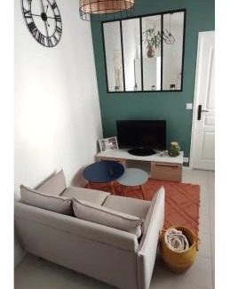 Mions Apartment | Cozy Maisonnette in a Peaceful Setting with Restaurant
