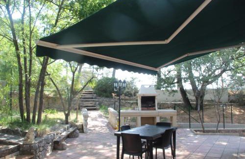 Sillans-la Cascade House | Inviting Maisonnette in Verdon: Pet & Child Friendly Escape