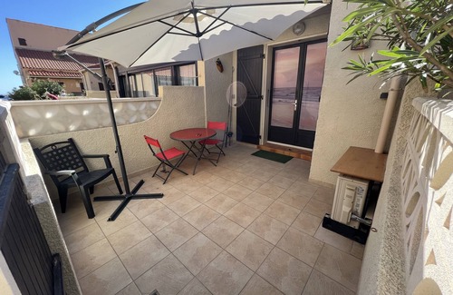 Leucate House | Beachside Maisonnette 50m from the Sea with Private Parking