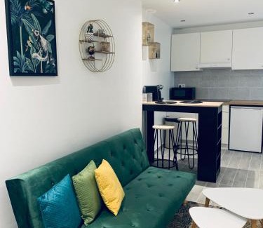 Bourgogne Apartment | Family-Friendly Maisonnette in the Heart of Orléans