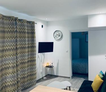 Bourgogne Apartment | Family-Friendly Maisonnette in the Heart of Orléans