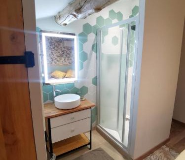 Cadenet Apartment | Charming Maisonnette en Luberon - Guest Rated 9/10