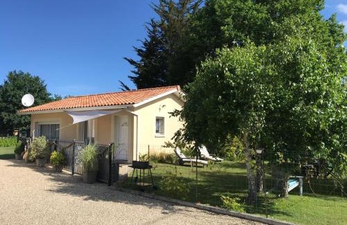 Vendays-Montalivet House | Forest & Ocean Retreat: Guest Rated 9.8, Family-Friendly Stay