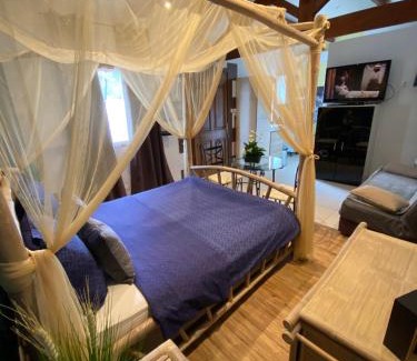 Miramas House | Relaxing Poolside Maisonnette with Oceanfront Views