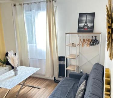La Chapelle-en-Serval Apartment | Explore Maisonnette STUDIO Near Parc Astérix and Paris