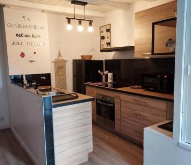 Saintes House | Cozy Maisonnette: Pet and Child-Friendly Retreat