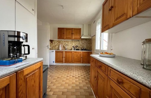 Champagne-sur-Seine Apartment | Inviting Maisonnette with Outdoor Garden and Family-Friendly Amenities