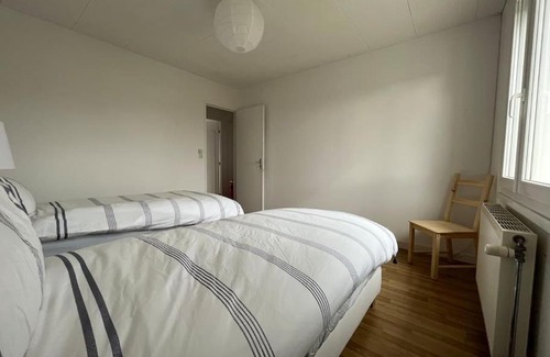 Champagne-sur-Seine Apartment | Inviting Maisonnette with Outdoor Garden and Family-Friendly Amenities