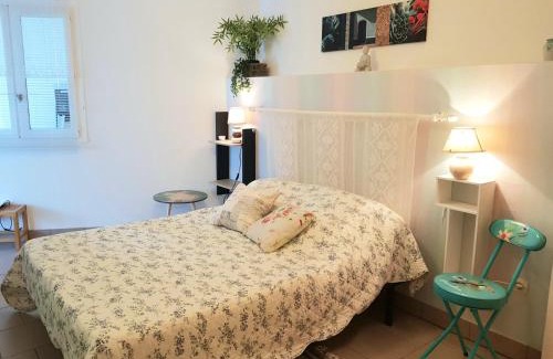 Jonzac House | Child-Friendly Retreat at Maisonnette La Chaleureuse