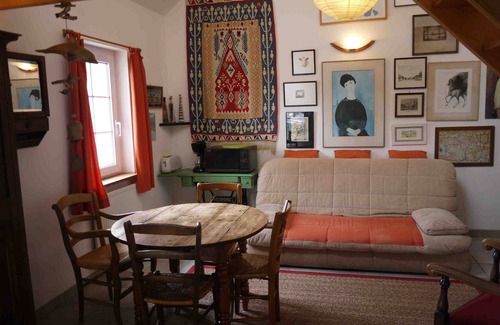 Landerneau Cottage | Cozy Maisonnette in Landerneau: Family-Friendly Amenities