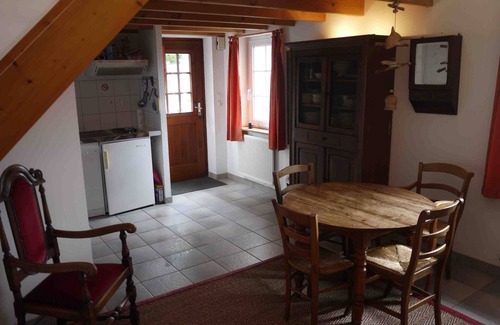 Landerneau Cottage | Cozy Maisonnette in Landerneau: Family-Friendly Amenities