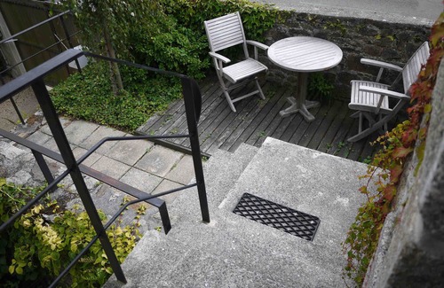 Landerneau Cottage | Cozy Maisonnette in Landerneau: Family-Friendly Amenities