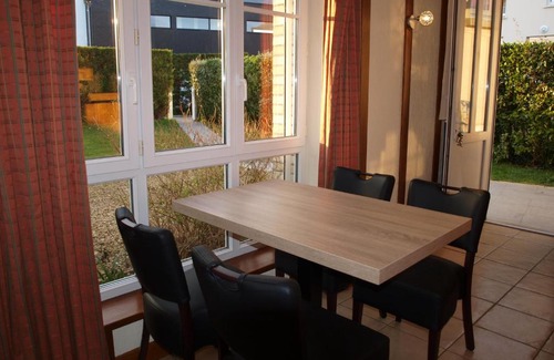 Asnelles House | Pet-Friendly Maisonnette LE COTTAGE by the Sea in Asnelles