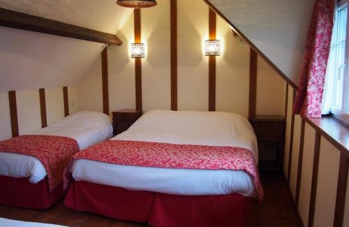 Asnelles House | Pet-Friendly Maisonnette LE COTTAGE by the Sea in Asnelles