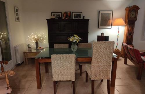 Courthezon Villa | Discover Maisonnette Provençale: Oceanfront Family Retreat
