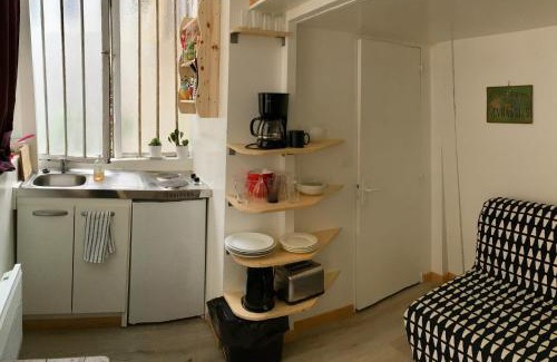 Porte-Saint-Martin Apartment | Cozy Maisonnette Studio with Pet-Friendly Amenities
