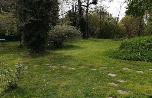 Villeneuve-Saint-Georges House | Cozy Maisonnette sur Rivière with Spa and Pet-Friendly Options