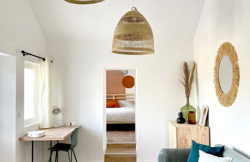 Sollies-Toucas House | Cozy Maisonnette with Scenic Views Near the Beach