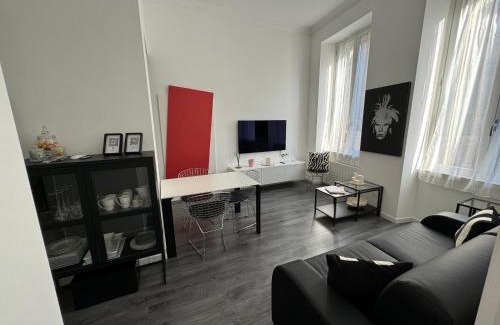 Carrobbio Apartment | Elegant Maisons Milano Via Torino: Pet & Child Friendly Stay