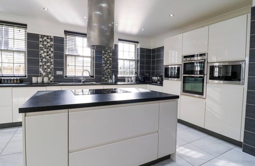 Canvey Island Cottage | MAISONWYCK, country holiday cottage, with pool in Canvey Island