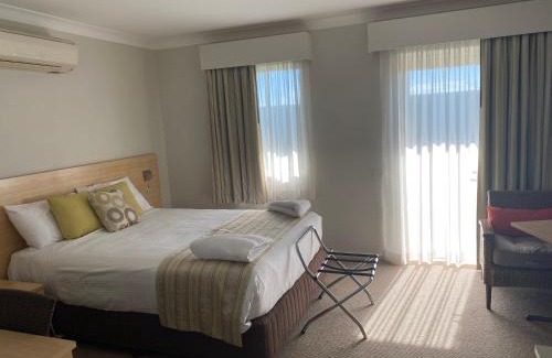 Rutherford Hotel | Discover Comfort at Maitland City Motel with Pool Access