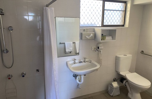 Rutherford Hotel | Quality Stay at Maitland City Motel with Pool & Breakfast