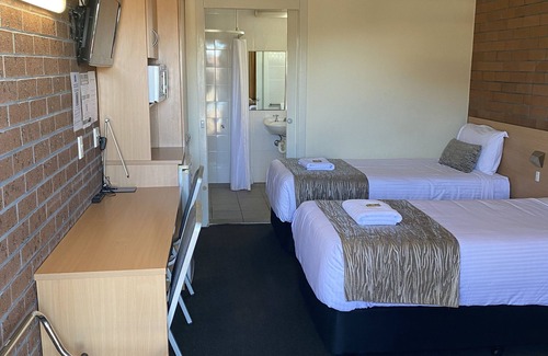 Rutherford Hotel | Quality Stay at Maitland City Motel with Pool & Breakfast