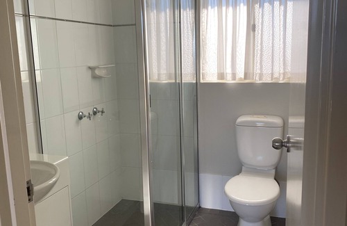 Rutherford Hotel | Quality Stay at Maitland City Motel with Pool & Breakfast
