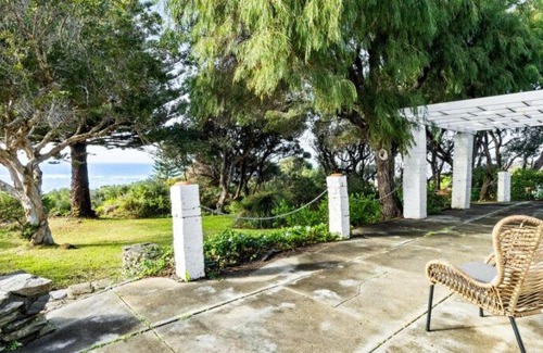 Augusta House | Discover Maizies View - A Hidden Gem with Ocean Bliss