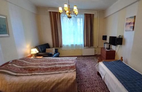 Sillamae Apartment | Oceanfront Majakovski Guesthouse: Family-Friendly Getaway