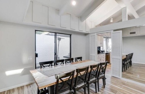 Irving House | Inviting 4BR Retreat with Mini Golf, Pool & Hot Tub