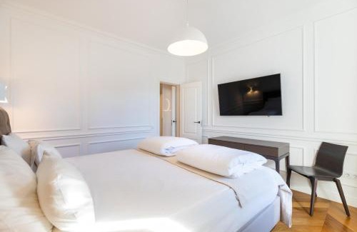 el Camp d'en Grassot i Gracia Nova Apartment | Elegant 4BR/4BATH Apartment Near Sagrada Familia, Rated 9.9