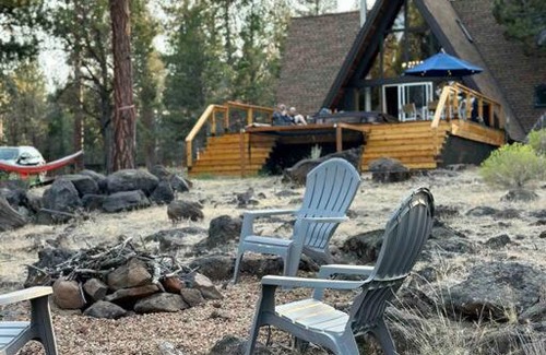 Sisters House | Pet-Friendly Majestic A-Frame with Hot Tub & 9.8 Rating