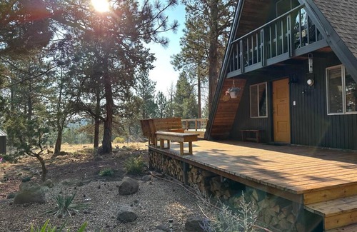 Sisters House | Pet-Friendly Majestic A-Frame with Hot Tub & 9.8 Rating