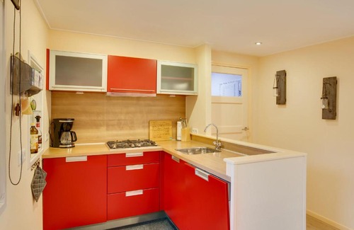 Meerlo House | Welcoming Bungalow in Meerlo with Garden & Fenced Yard