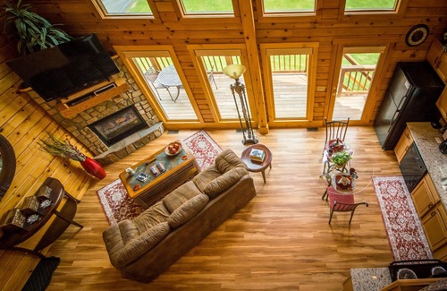 Davis Cabin | Majestic Cabin: King Bed with Hot Tub & Spa Amenities