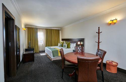 Palapye Hotel | Relax at Majestic Five Hotel: Pool, Ocean View & Spa