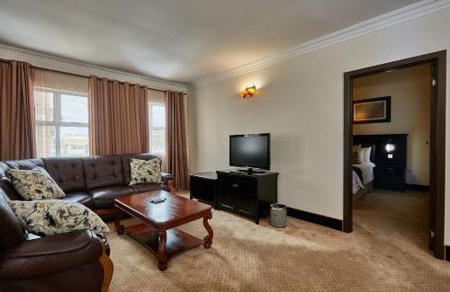 Palapye Hotel | Relax at Majestic Five Hotel: Pool, Ocean View & Spa