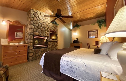 Payson Hotel | Experience the Majestic Mountain Inn with Pool & Spa Access
