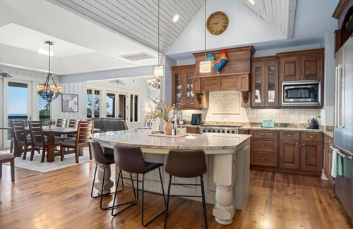 Vein Mountain House | Majestic Mountain Manor: Your Ideal Pet-Friendly Retreat