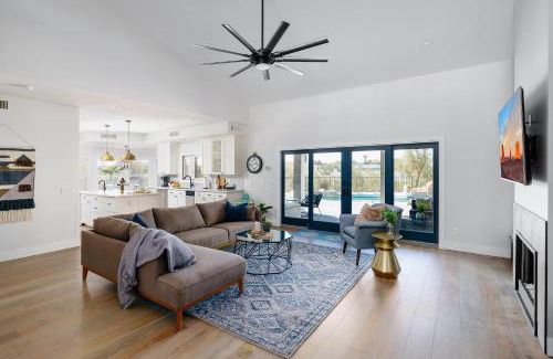 Paradise Hills House | Majestic Mountain Mansion - Enjoy Camelback Views & Pool