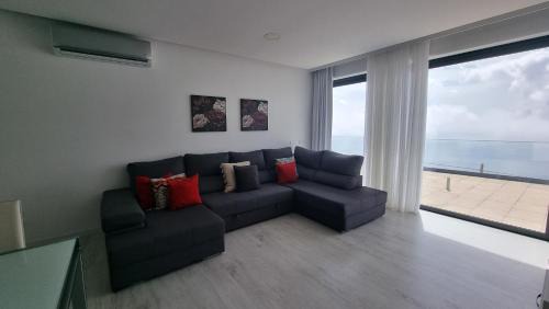 Paul do Mar Villa | Beautiful Majestic Seaview Villa - 4 Star Family Retreat