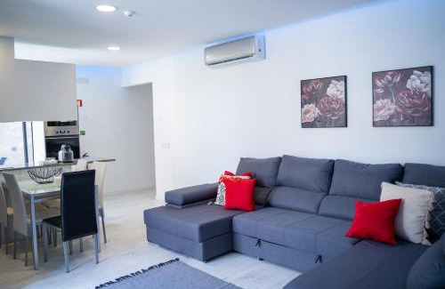 Paul do Mar Villa | Beautiful Majestic Seaview Villa - 4 Star Family Retreat