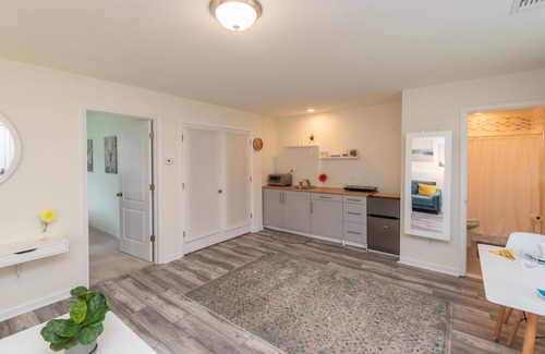 Pine Bush House | Impressive Views Private Guest Suite with Kitchen & Breakfast