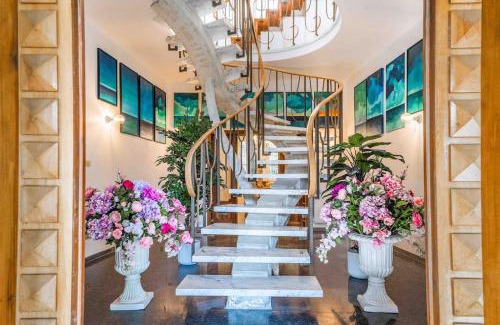 Fiesole Villa | Enchanting Villa in Florence with Jacuzzi, Sauna & Gardens
