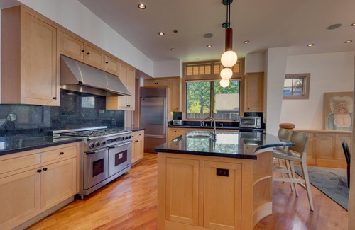 Kings Beach House | Unforgettable Majestic Waters: Lakefront Getaway Awaits