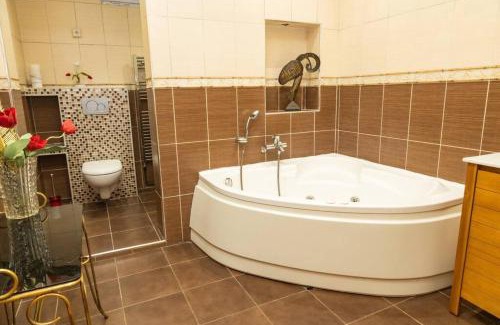 Noisy-le-Grand House | Elegant Residence Just 20 Minutes from Paris with Hot Tub