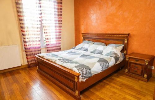 Noisy-le-Grand House | Elegant Residence Just 20 Minutes from Paris with Hot Tub