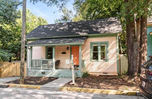 Cabbagetown House | Discover Majic Cottage: Pet-Friendly 4-Star Retreat