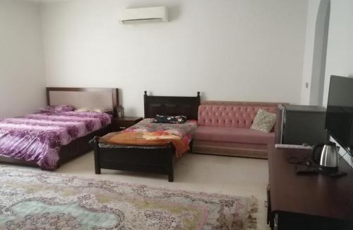 Seeb House | Budget-Friendly Stay at Majid: Pet & Child Friendly